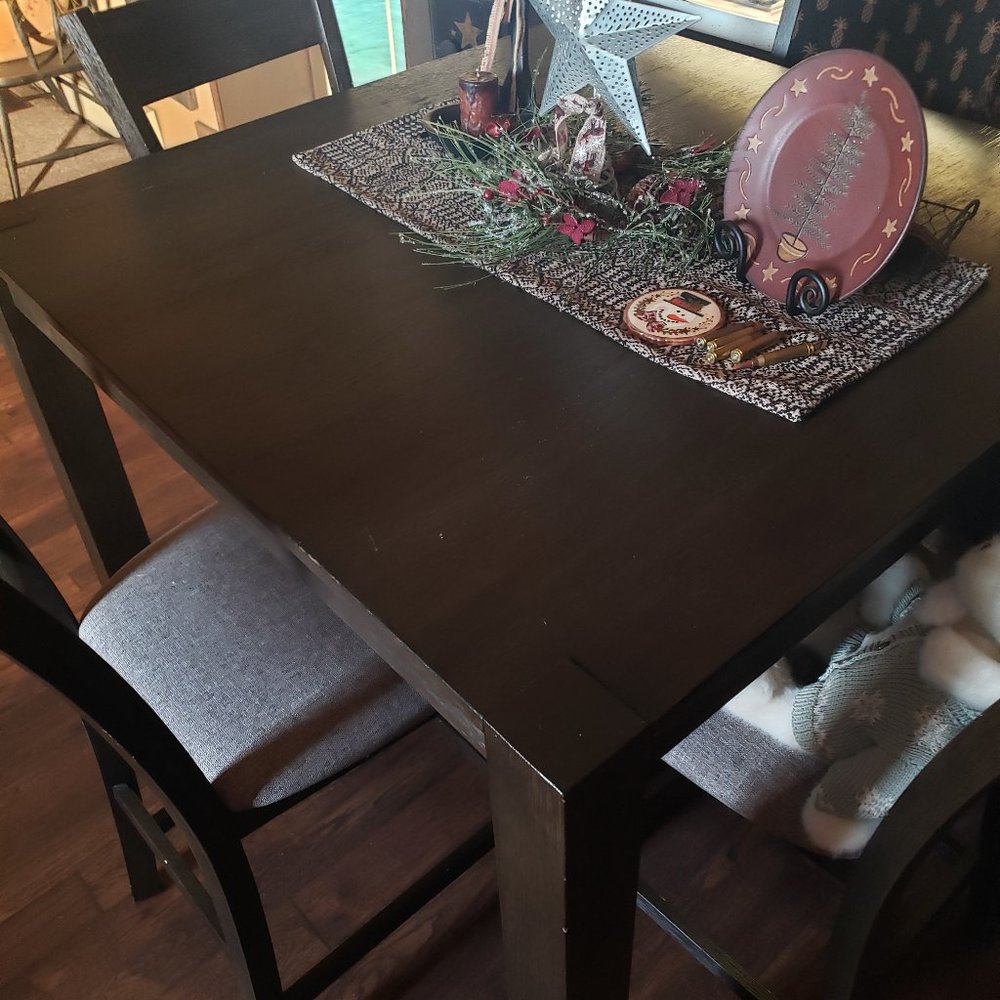 High top table and 4 chairs